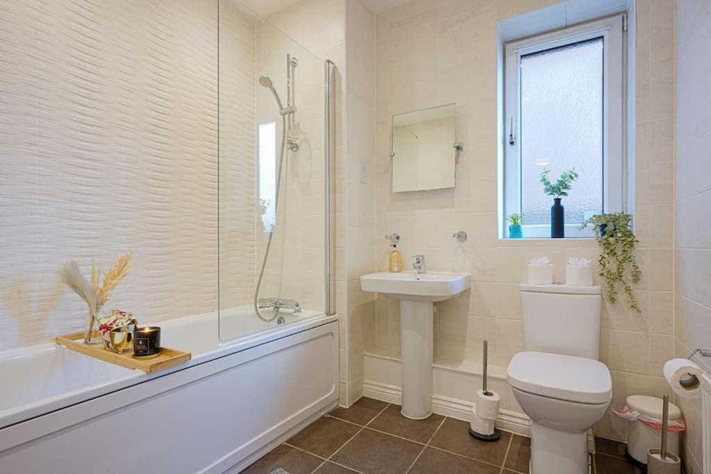 Luxury Campbell Park Apartments In Central Mk With Balcony, Free Parking & Smart Tv With Netflix By Yoko Property Milton Keynes Exteriér fotografie